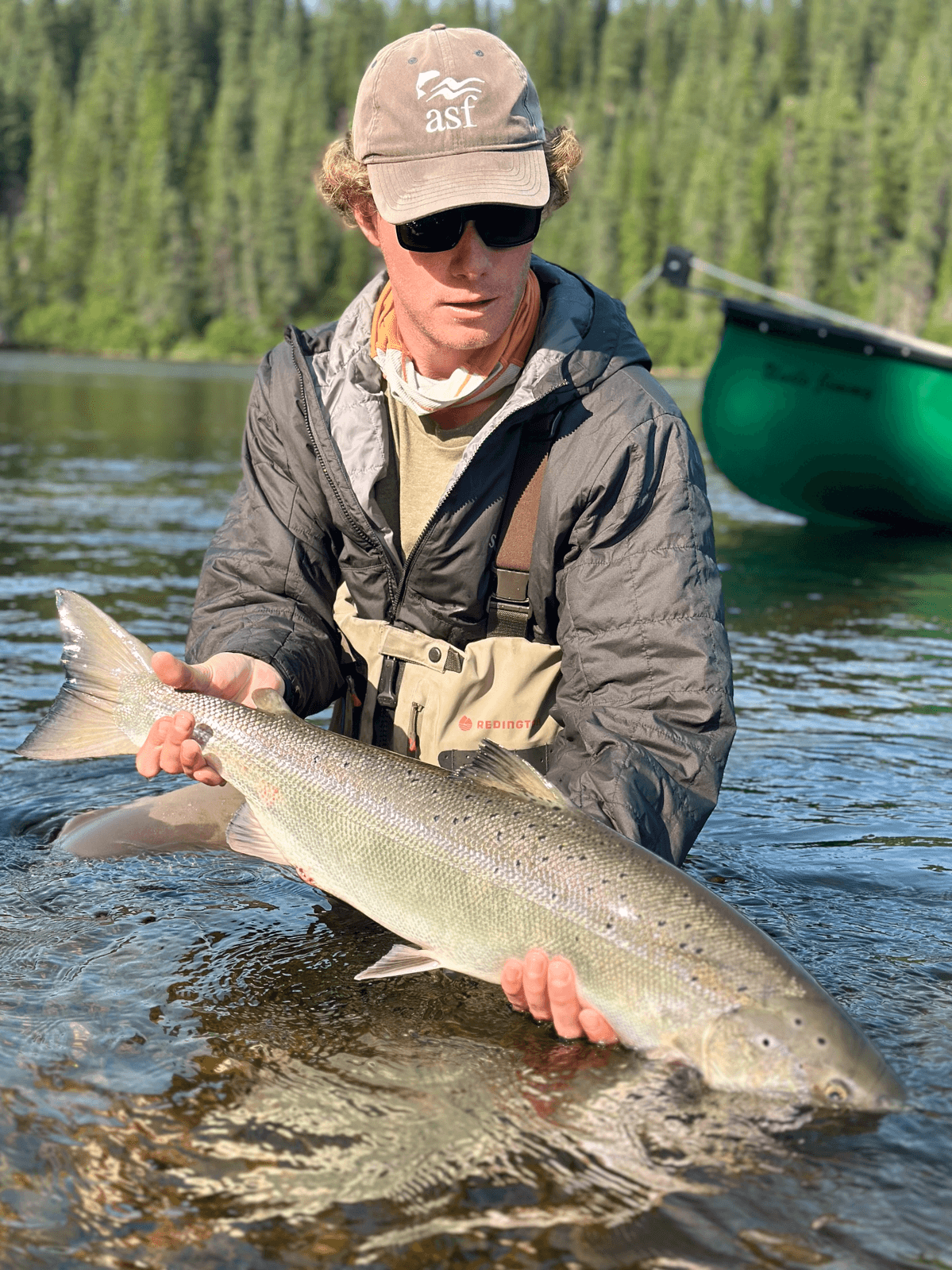 Guide tying a fly